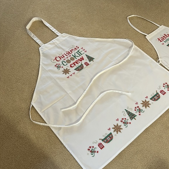 Hand embroidered adult and child Christmas aprons White washable apron - Picture 5 of 14